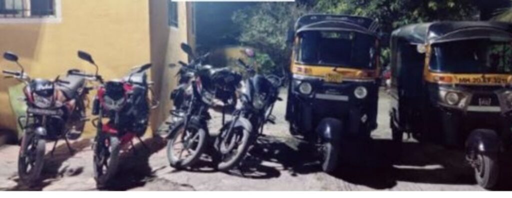 वेरूळ जवळील शार्दुलवाडी परिसरात जुगार अड्यावर तर वैजापूर तालुक्यातील मनूरमधील हॉटेलवर पोलिसांची छापेमारी !! सैरावैर पळणाऱ्या खुलताबादच्या ८ जणांना पोलिसांनी अंधारात पाठलाग करून पकडले !! 1 img 20240109 2344134691460191233050934