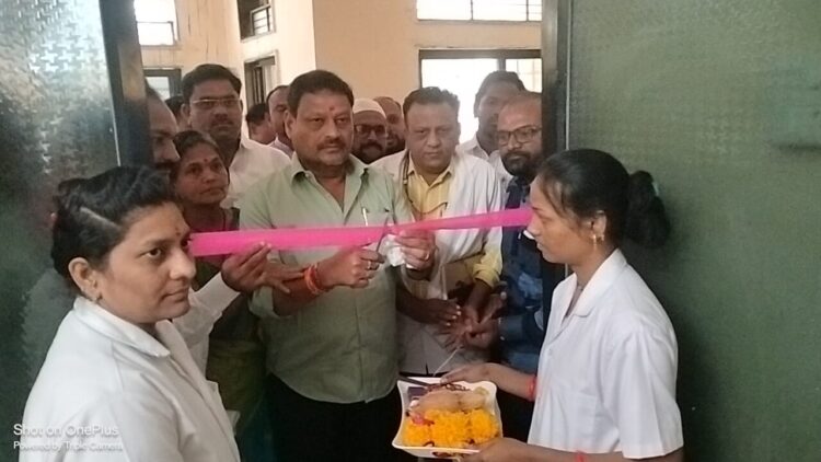हिमायतनगर ग्रामीण रुग्णालयातील सोनोग्राफी मशीनचा आमदार जवळगावकरांच्या हस्ते शुभारंभ संपन्न..👉🏻50 बेडच्या नूतन इमारतीची आमदार जवळगावकरांकडून पाहणी…. आगामी काळात रुग्णांची गैरसोय होणार नाही असे प्रतिपादन… 1 IMG 20240209 WA0042