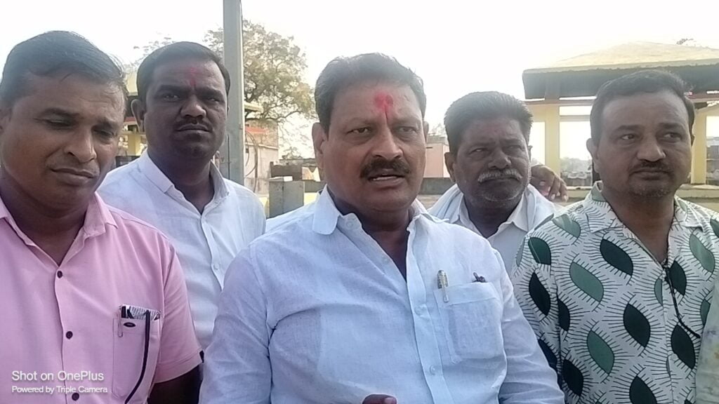 हिमायतनगर शहरातील वैकुंठ स्मशानभूमीच्या विकासा बद्दल आमदार जवळगावकराणी बोलून नाही तर भूमिपूजन करून दाखवले.. 3 IMG20240201151027 01