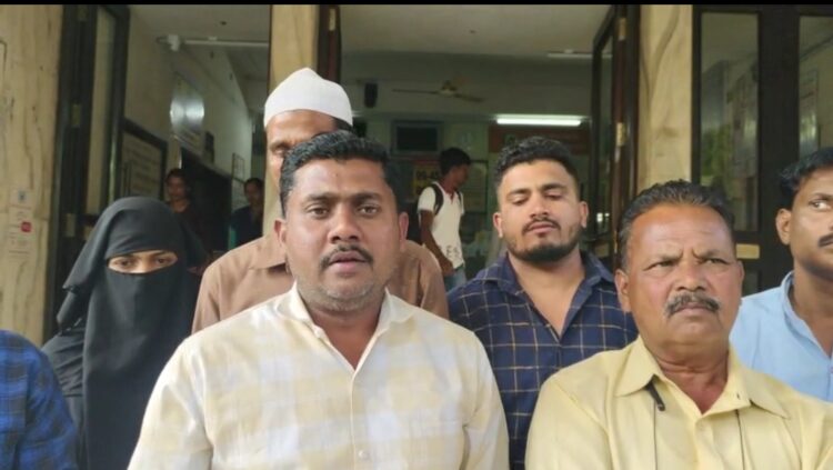 बाल हक्कांचे उल्लंघन करून बालकास शाळेमधून थेट पोलिसांच्या ताब्यात देवून बाल विद्यार्थ्यावर गुन्हा दखल करणार्या शाळा मुख्याध्यापक, शिक्षकाना तात्काळ बडतर्फ करा :- गणेश वाघमारे 1 image editor output image 1563187032 1708320990004