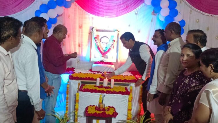 समाज कल्याण कार्यालयात भारतरत्न डॉ.बाबासाहेब आंबेडकर यांची जयंती उत्साहात साजरी 1 image editor output image 1871536200 1713195796016