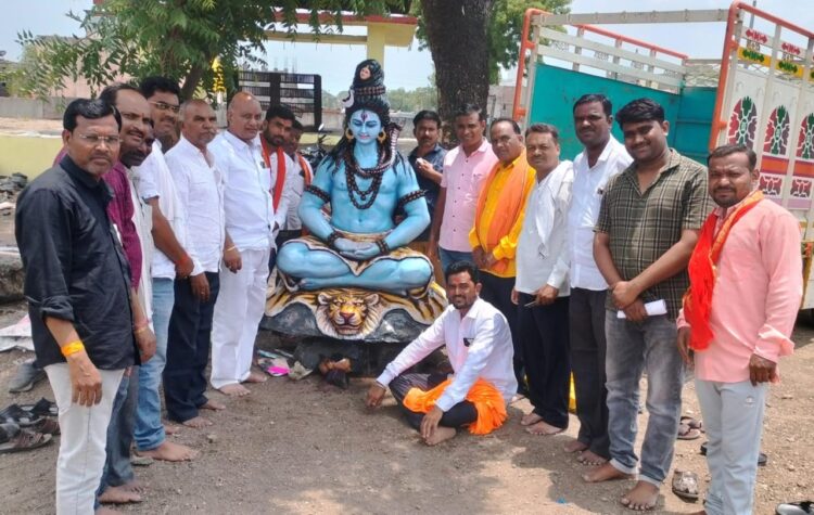 श्री परमेश्वर मंदिर कमिटीच्या पुढाकारातून हिंदू स्मशानभूमीत बसणार महादेव मूर्ती….👉🏻सोमवारी होणार गावकऱ्यांच्या उपस्थितीत मूर्तीची प्राणप्रतिष्ठापना…. 1 IMG 20240517 WA0053