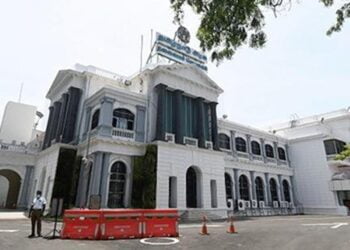 दक्षिणेतील मोठ्या राज्यात सर्वच्या सर्व 62 विरोधी आमदार निलंबित!