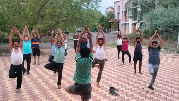हिमायतनगर शहरात गुड मॉर्निंग योगा परिवाराकडून आंतरराष्ट्रीय योग दिवस साजरा….👉🏻करो योग, रहो निरोग चा. नागरिकांना संदेश… 1 a2b8aa589528404bb24e9bc42ab5482f
