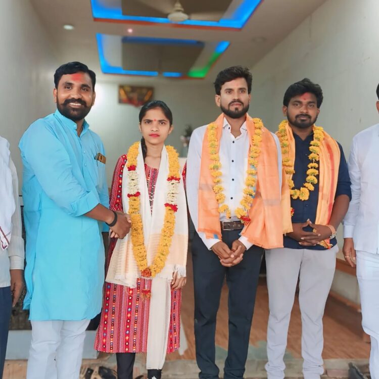 नायगाव विधानसभा मतदारसंघातील कलावंतांचा गजानन पाटील चव्हाण यांच्या वतीने सन्मान 1 image editor output image1067193663 1719304846683