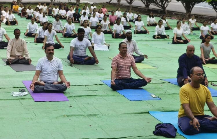 मानसिक स्थिरतेसाठी " योगा " हे मुख्य साधन - डाँ संतुकराव हंबर्डे 1 image editor output image575797854 1718976559398