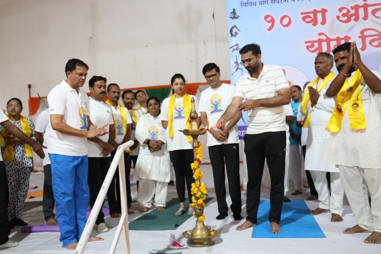 नांदेड येथे दहाव्या आंतरराष्ट्रीय योग दिनाचे उत्साहात आयोजन जिल्हाधिकारी,सिईओ यांच्यासह अनेक संघटनांचा सहभाग क्रीडा विभागाच्या आयोजनाला विद्यार्थ्याचा प्रतिसाद 1 image editor output image607197568 1718977024489