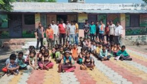 शाळेच्या दुसऱ्या दिवशी कोठा तांडा येथील ग्रामस्थांनी ठोकले जि.प.शाळेला कुलूप हिमायतनगर तालुक्यातील जिल्हा परिषद प्राथमिक शाळा कोठा तांडा येथील ग्रामस्थ आक्रमक. 2 img 20240618 wa00427505351093866369288