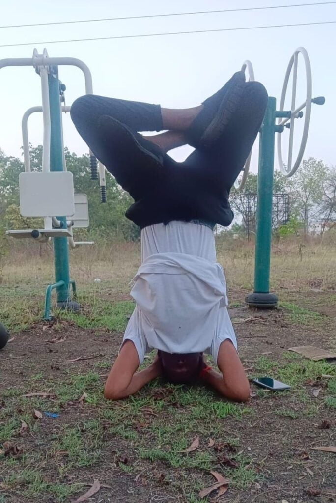 हिमायतनगर शहरात गुड मॉर्निंग योगा परिवाराकडून आंतरराष्ट्रीय योग दिवस साजरा….👉🏻करो योग, रहो निरोग चा. नागरिकांना संदेश… 3 img 20240621 wa00637792958981555645170