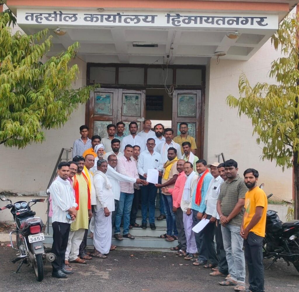 मराठा समाजाला ओ. बी. सी.तून आरक्षण देऊ नये व ओबीसी नेते लक्ष्मण हाके यांच्या उपोषणाला जाहीर पाठिंबा देत हिमायतनगरातील ओ.बी.सी. बांधवांचे तहसीलदारांना निवेदन निवेदनाची दखल न झाल्यास 26 जून रोजी हिमायतनगर बंद ठेऊ 3 img 20240621 wa00694486875271764316071
