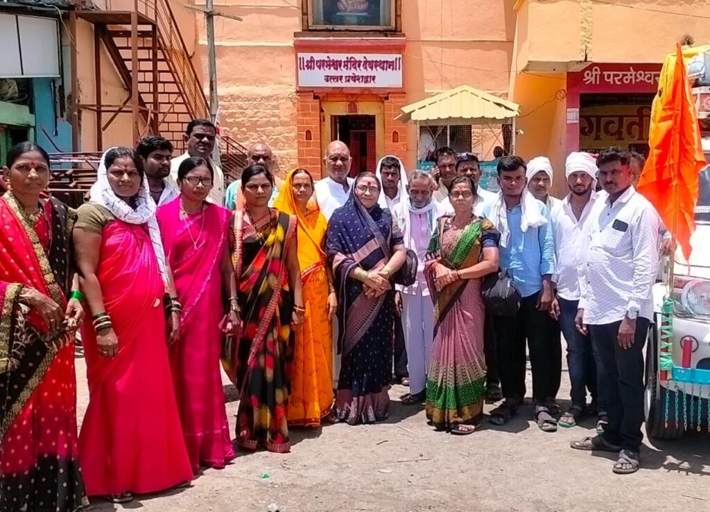 हिमायतनगर शहरातील भाविक पायी दिंडी साठी पंढरपूर कडे रवाना श्री परमेश्वर मंदिर देवस्थान ट्रस्ट कमिटी कडून भाविकांचे स्वागत. 2 img 20240625 wa00314078066737084088983