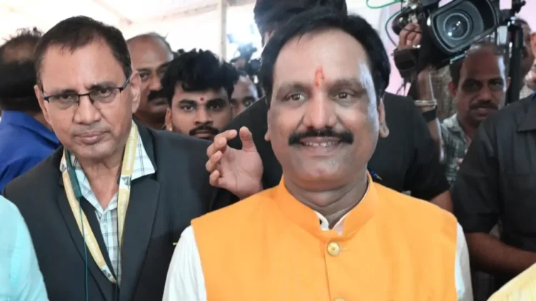 मोठी बातमी: अंबादास दानवे उद्याच सभागृहात दिसणार, निलंबनाच्या कालावधीत दोन दिवसांची कपात 1 मोठी बातमी: अंबादास दानवे उद्याच सभागृहात दिसणार, निलंबनाच्या कालावधीत दोन दिवसांची कपात