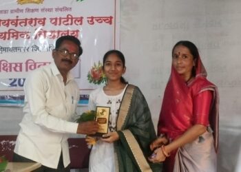 हु.ज.पा.विद्यालयात गुणवंतांचा बक्षीस वितरण सोहळा संपन्न. 2 image editor output image1013817207 1720113170843