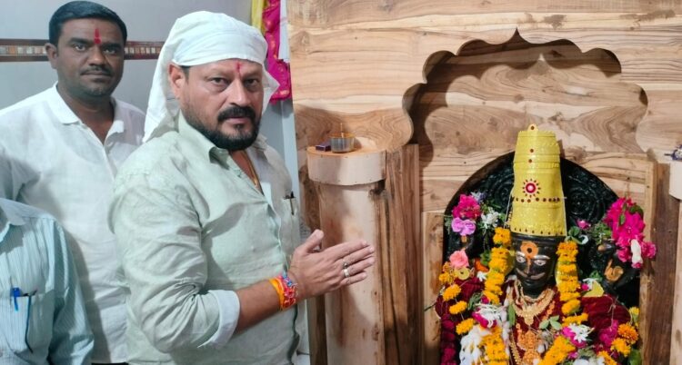 <font style="vertical-align: inherit;"><font style="vertical-align: inherit;">आषाढी एकाभक्त श्री देवस्थान येथील विठू रायाचे नेते यांनी मनोभावे दर्शन घेतले.</font></font> <font style="vertical-align: inherit;"><font style="vertical-align: inherit;">मंदिर भगवान भाविकांची अलोट व</font></font><font style="vertical-align: inherit;"><font style="vertical-align: inherit;">न्यापारी</font></font>. 1 image editor output image1169538264 1721216582138