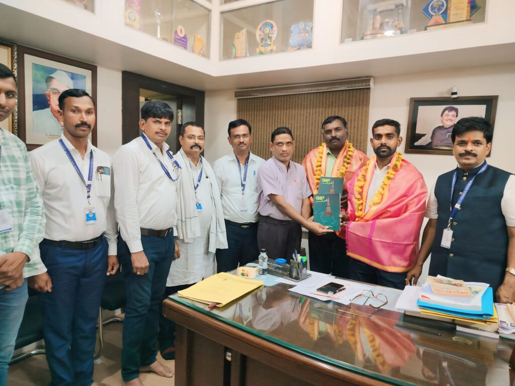 लाल बहादूर महाविद्यालयाच्या वतीने कोटूरवार यांचा सत्कार 1 IMG 20240806 WA0001
