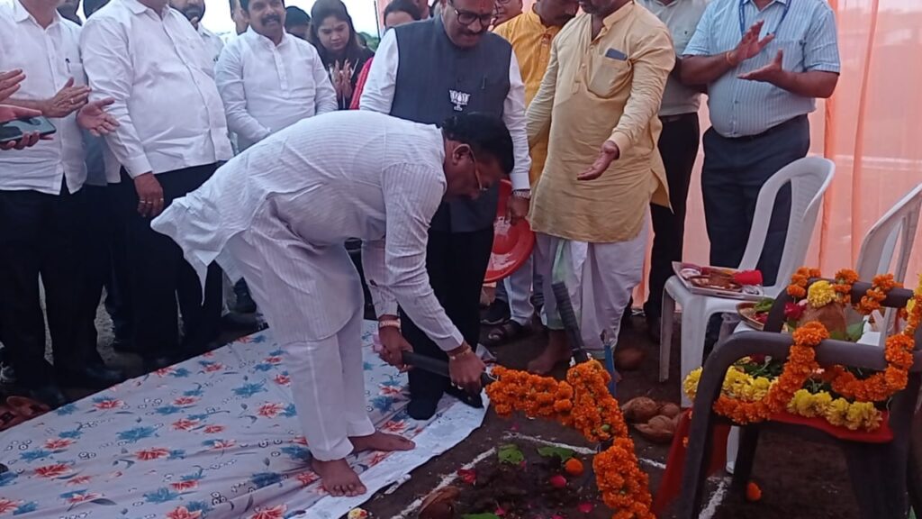 नक्षत्रवाडी गृह प्रकल्पाचे बांधकाम अत्याधुनिक तंत्रज्ञानाने करण्यात येणार: गृहनिर्माण मंत्री अतुल सावे 1 IMG 20240810 WA0090