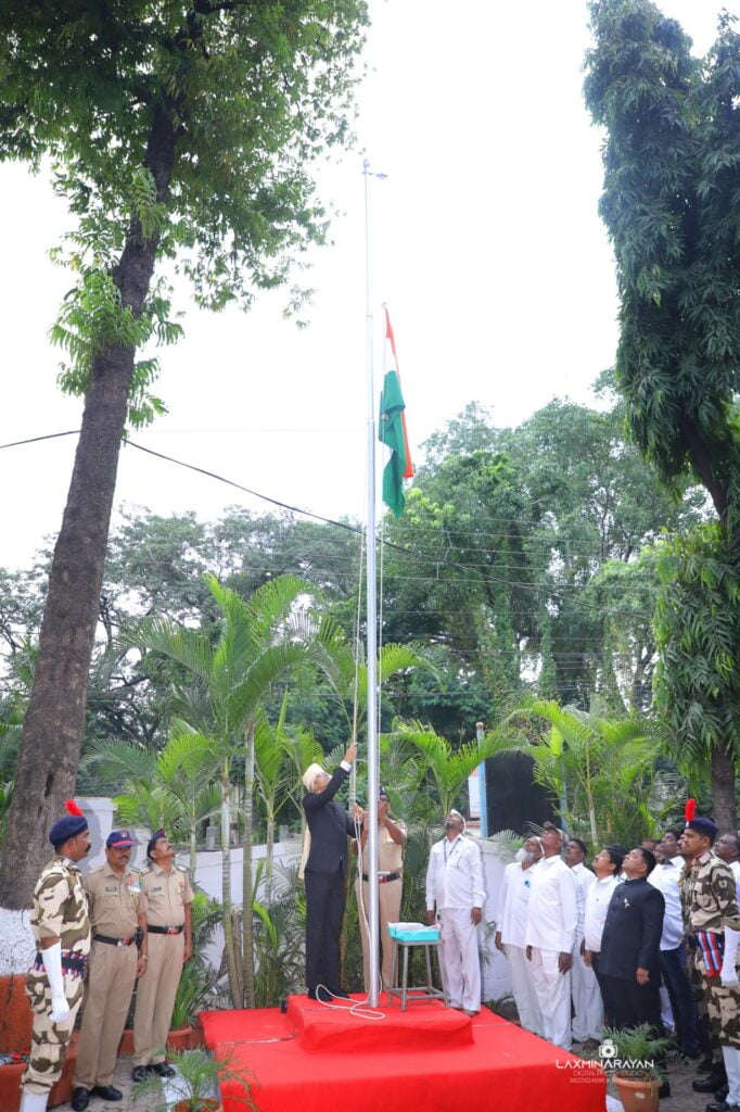 भारतीय स्वातंत्र्यदिनाचा ७७ वा वर्धापनदिन महापालिकेत साजरा 1 IMG 20240815 WA0024