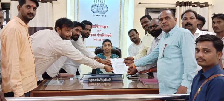 बदलापूर अत्याचार प्रकरणातील हिमायतनगर शहरातील  रोड रोमिओचा बंदोबंदस्त करा अशी पालकांची मागणी