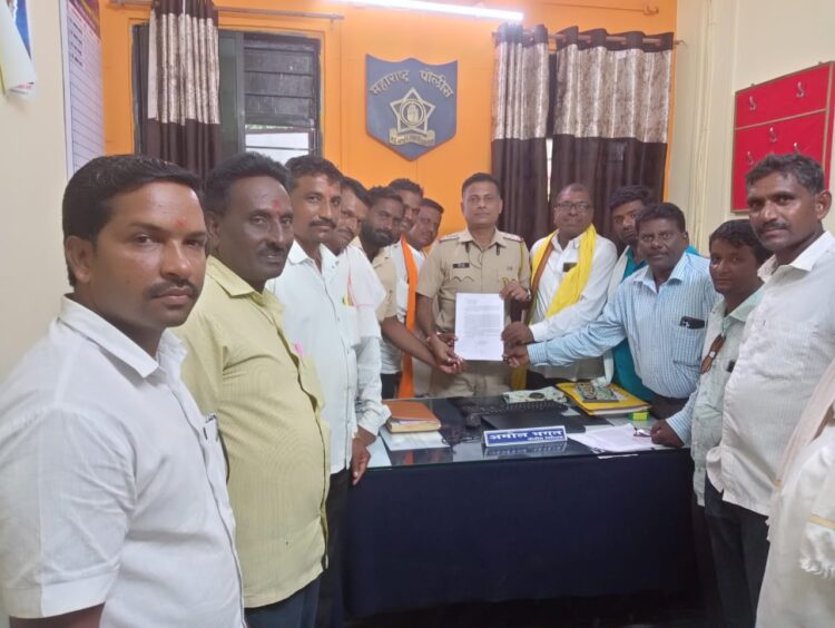 ओबीसी नेते प्रा. लक्ष्मण हाके बद्दल बेताल वक्तव्य करणाऱ्या देवसरकर वर गुन्हा दाखल करा:- ओबीसी बांधवांची मागणी… 1 IMG 20240925 WA0081