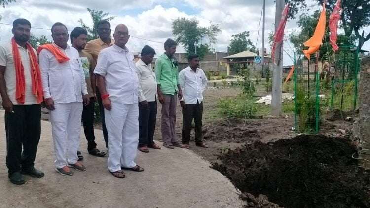 श्री परमेश्वर मंदिर देवस्थान कमिटी कडून शहरातील वैकुंठधाम स्मशान भूमीच्या कमानीचे काम सुरू…. 1 IMG 20240927 WA0031