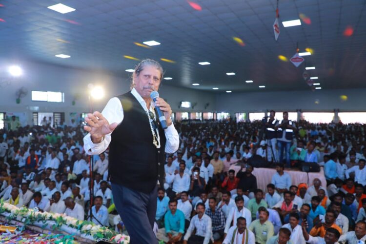 बदलत्या हवामानात तग धरनारे परिपुर्ण संशोधीत नवीन सोयाबीन वाण मालविका : कपील देव 1 image editor output image 162687623 1727448530672