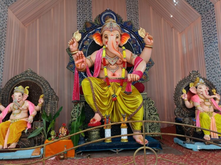 नांदेडात सर्वात मोठी 'श्री'ची मूर्ती तारासिंह मार्केटमध्ये 1 image editor output image 573803555 1726134244555