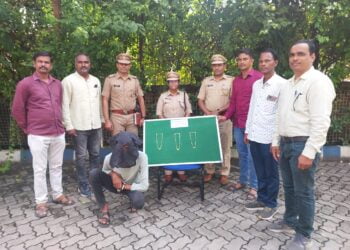 भाग्यनगर हद्दीत दोन गुन्हे उघड गळ्यातील चैन घेऊन पसार होणार आरोपीच्या पोलिसांनी आवरल्या मुस्क्या ३,२१,५२७ मुद्देमालासह आरोपी ताब्यात 8 image editor output image109618172 1725533819331