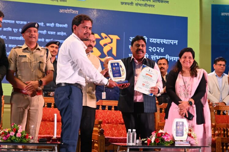 'दक्ष ' परिषदेत लातूरचे डॉ. साकेब उस्मानी सन्मानित 1 image editor output image203607093 1725632609486