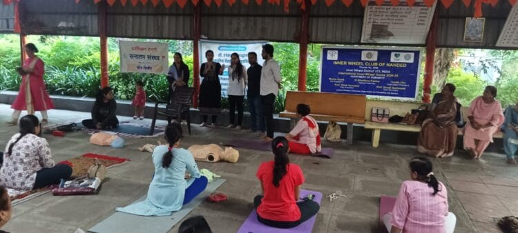 नांदेड इनरव्हील क्लबच्या वतीने र्हदयरोग दिना निमीत्त CPR चा प्रकल्प संपन्न. 1 IMG 20240930 WA0012