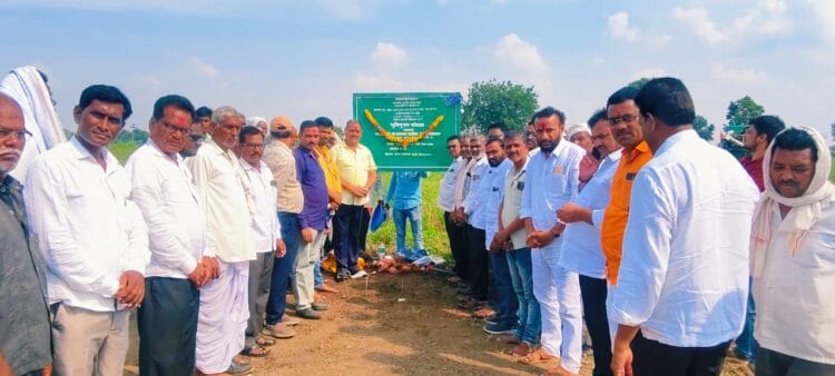 हिमायतनगर तालुक्याच्या विकासासाठी निधी कमी पडू देणार नाही :- आमदार जवळगावकर👉🏻घटस्थापनेच्या शुभ मुहूर्तावर आमदार जवळगावकरांच्या शुभ हस्ते विविध विकास कामाचा शुभारंभ संपन्न… 1 IMG 20241003 WA0093