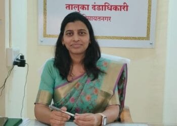 राशनकार्ड लाभार्थ्यांनी लवकरात लवकर ई-केवायसी करून घ्यावी – तहसीलदार पल्लवी टेमकर;हिमायतनगर येथील पुरवठा विभागातर्फे लाभार्थ्यांना आव्हान…. 10 IMG 20241017 WA0014