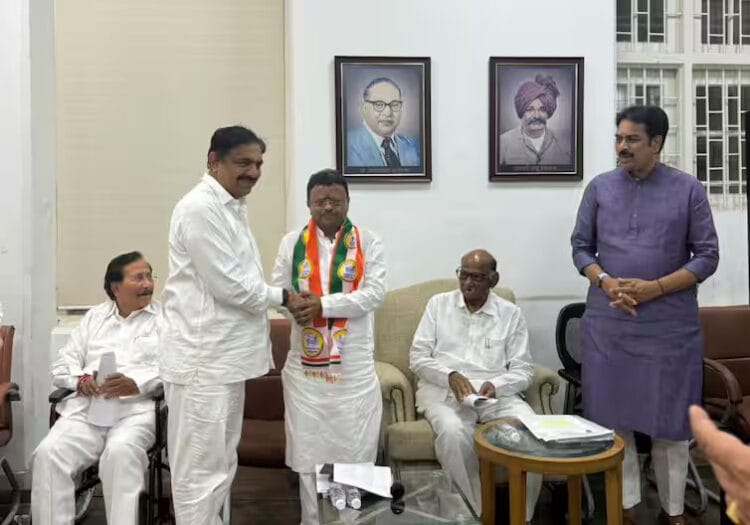 Rajendra Shingane : अखेर राजेंद्र शिंगणेंच्या हाती तुतारी 1 Rajendra Shingane : अखेर राजेंद्र शिंगणेंच्या हाती तुतारी