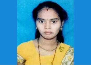 दोन चिमुरड्या मुलींना कमरेला बांधून २५ वर्षीय विवाहितेची तलावात उडी, नंतर पतीनेही विष घेतले!, साताऱ्यातील धक्कादायक घटना 4 image editor output image1010845701 1729614806184