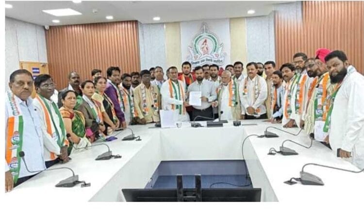 रेड्डी’ विरोधात काँग्रेस आक्रमक; शहरात कचऱ्याचे ढिग साचले, या कंपनीचा करार रद्द करा 1 image editor output image1893471293 1728119085777