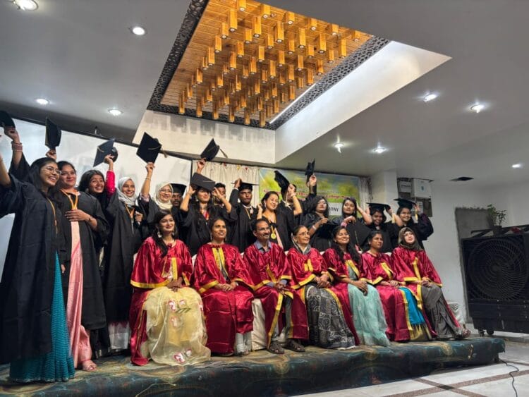 आपरंपार स्वामी फिजिओथेरपी कॉलेजात दीक्षांत समारंभ संपन्न.. 1 image editor output image390190014 1728668791692