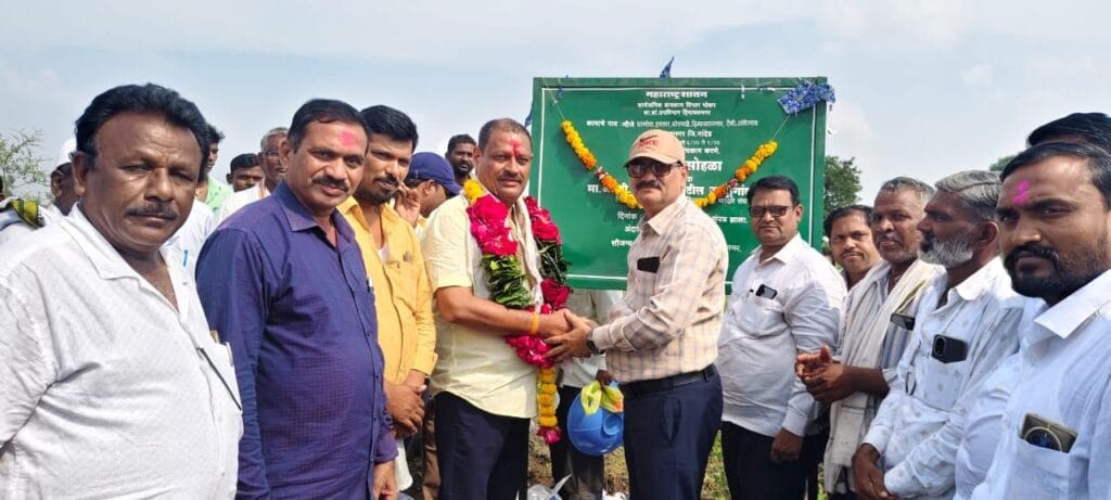 हिमायतनगर तालुक्याच्या विकासासाठी निधी कमी पडू देणार नाही :- आमदार जवळगावकर👉🏻घटस्थापनेच्या शुभ मुहूर्तावर आमदार जवळगावकरांच्या शुभ हस्ते विविध विकास कामाचा शुभारंभ संपन्न… 3 img 20241003 wa00905277207102532059694