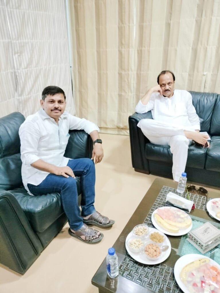 हदगाव विधानसभा राष्ट्रवादीला सोडून घेण्यासाठी व्यंकटेश पाटील यांचे उपमुख्यमंत्री अजित पवार यांच्या कडे जोरदार प्रयत्न सुरू… 👉🏻महायुतीत तिकिटासाठी जोरदार रस्सीखेच सुरू…उमेदवारी कोनाला..? याकडे सर्वांचे लक्ष… 4 img 20241021 wa0041120669399034591741