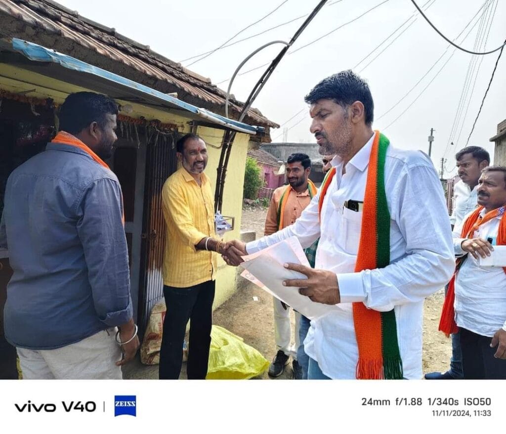 हदगाव हिमायतनगर विधानसभा निवडणूकीचे मैदान आरोप प्रत्यारोपाने गाजत आहे..👉मुख्यमंत्र्याच्या सभेने महायुतीच्या उमेदवाराचे पारडे जड..! 3 fb img 17315692033805549559156211765526