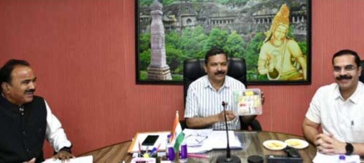 छत्रपती संभाजीनगरच्या मतदान केंद्रांवर आरोग्य यंत्रणाही राहणार सतर्क!, घाटीच्या अधिष्ठातांकडे दिली जबाबदारी 1 image editor output image1071244477 1731128167888