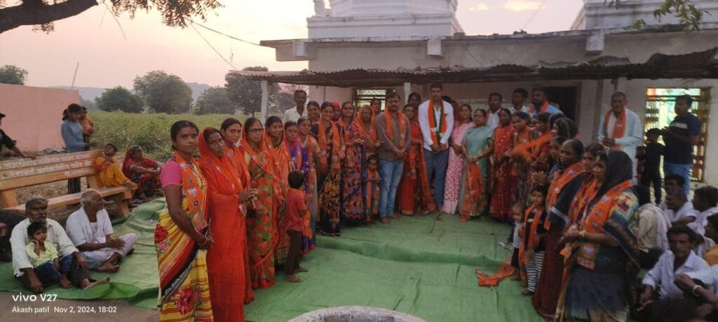 हदगाव हिमायतनगर विधानसभा निवडणूकीचे मैदान आरोप प्रत्यारोपाने गाजत आहे..👉मुख्यमंत्र्याच्या सभेने महायुतीच्या उमेदवाराचे पारडे जड..! 4 img 20241103 wa00185734611265186745536