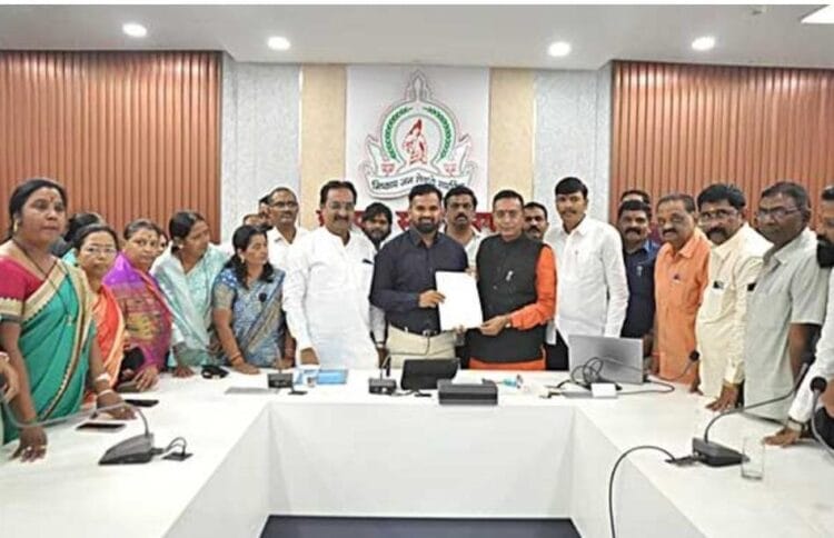 छत्रपती संभाजीनगरात पाणीपुरवठा विस्कळीत, नागरिकांचे हाल, ठाकरे गट संतप्त, मनपा आयुक्तांनी फेब्रुवारीचा मुहूर्त देत केली बोळवण 1 image editor output image 19698878 1733322625971