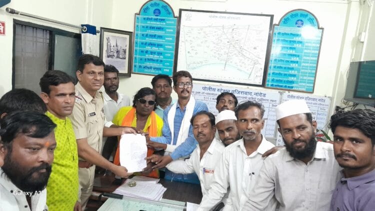 जागतिक दिव्यांग दिनी दिव्यांगाचे निवेदन न घेणाऱ्या अधिकाऱ्यांविरुद्ध तक्रार देऊन ही गुन्हे दाखल नाही त्वरित गुन्हे दाखल करण्याची दिव्यांगाची मागणी 1 image editor output image 383079260 1734100118019