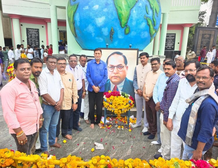 भारतरत्न डॉ.बाबासाहेब आंबेडकर यांना जिल्हा मराठी पत्रकार संघाच्यावतीने अभिवादन 1 image editor output image178437695 1733491656925