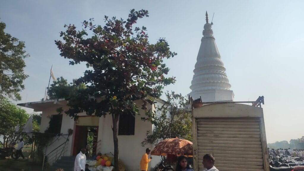 हिमायतनगर तालुक्यातील पोटा यात्रेत जुगार अड्डे जोमात सुरू…हिमायतनगर पोलिसांचे अर्थपूर्ण दुर्लक्ष… भोकर उपविभागीय अधिकारी आमना मॅडम यांनी लक्ष देण्याची मागणी…. 2 img 20241220 wa003375397094699645147