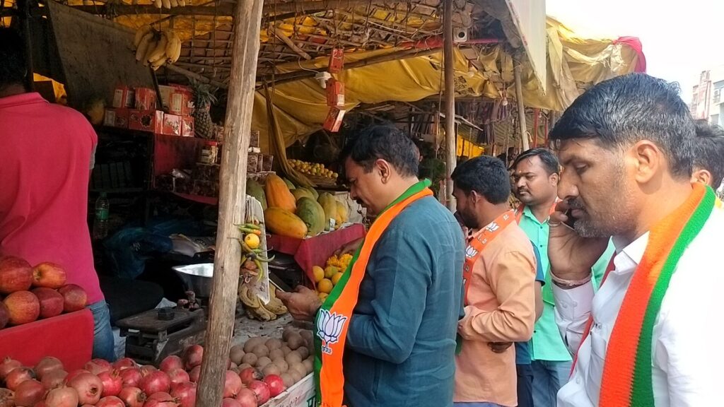 भाजपाचे नवीन सदस्य नोंदणी अभियान अधिक व्यापक करा :- जिल्हाध्यक्ष किशोर देशमुख…👉हिमायतनगर शहरात भाजपा सदस्य नोंदणीला जिल्हाध्यक्ष किशोर देशमुख यांच्या उपस्थितीत सुरुवात… 4 img202412301339543541232462999492766