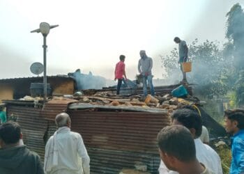 बेलुर (बु) येथे घराला शॉर्टसर्किटने आग लागून जीवनावश्यक साहित्य जळून खाक 6 image editor output image 1341621605 1737198486934