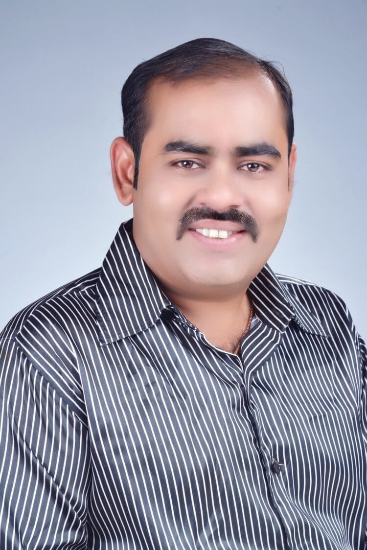 विद्यार्थ्यांच्या प्रश्नांवर स्वा.रा.ती.म.विद्यापीठात डॉ. महेश मगर यांचे आज घंटानाद आंदोलन 1 image editor output image1111397346 1741752223360