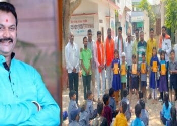 भाजपा संघटनमंत्री संजयजी कोडगे यांचा वाढदिवस हिमायतनगरात विविध सामाजिक उपक्रमाने साजरा..👉🏻शाळेतील विद्यार्थ्यांना वही पेन व एकल पालकांचे पालकत्व स्वीकारून भाजपा पदाधिकाऱ्यांनी ग्रामीण रुग्णालयातील रुग्णांना केले फळ वाटप.. 3 Picsart 25 04 23 12 49 53 462