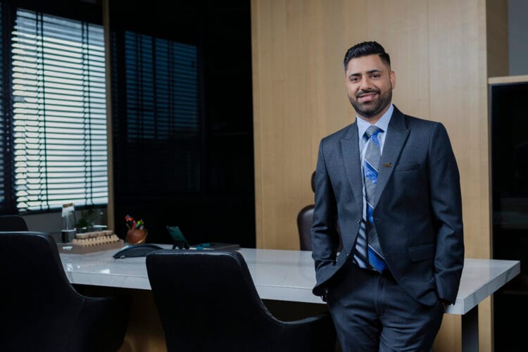 मंत्रा ग्रुपकडून लक्झरी सेगमेंटमध्ये ‘बर्गंडी’ची भव्य एंट्री; विक्रमी आर्थिक वर्षाची नोंद