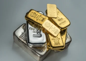 Gold-Silver Price:  सोनं-चांदीचे दर ३ हजारांनी घसरले
